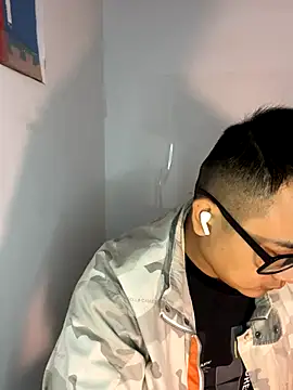 lixiaoshuai8 online show from 11-18-25, 05:12