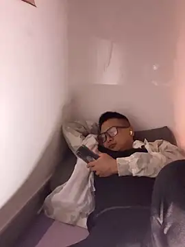 lixiaoshuai8 online show from 11-19-25, 08:36