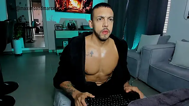 Maximo Marcelo online show from 12-15-24, 03:09