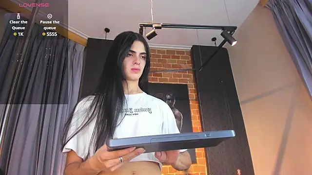 Snapshot of Venusflame__ chatting on 01-25-25, 11:55 Venusflame online show from 01-25-25, 11:55