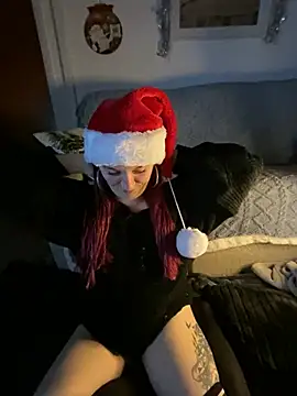 Snapshot of Stoner_BarbieXX chatting on 12-24-24, 10:28 Stoner BarbieXX online show from 12-24-24, 10:28