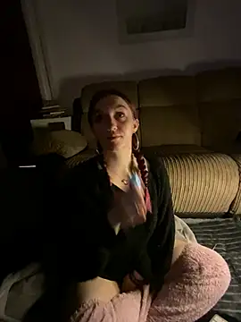 Snapshot of Stoner_BarbieXX chatting on 03-05-25, 10:54 Stoner BarbieXX online show from 03-05-25, 10:54