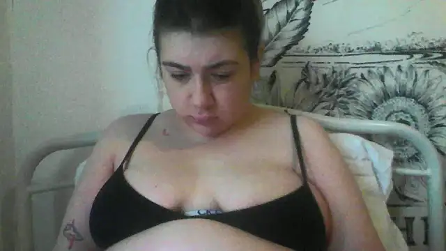 Snapshot of CamilaCherryX chatting on 10-06-25, 03:31 CamilaCherryX online show from 10-06-25, 03:31