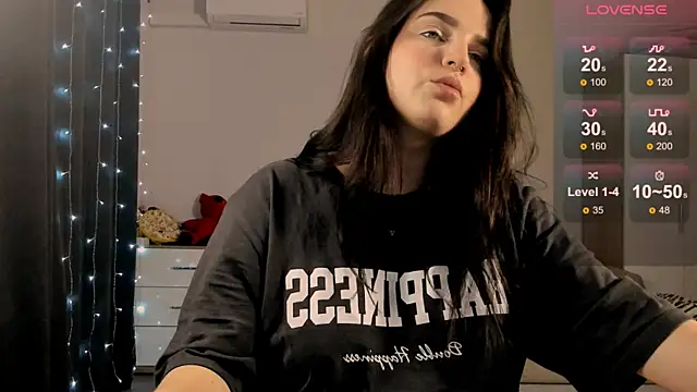 Snapshot of __Latisha__ chatting on 01-18-25, 02:23 Latisha online show from 01-18-25, 02:23
