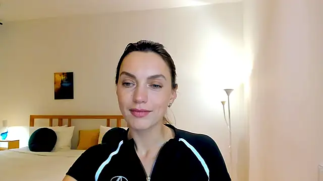 LovelyeeMia online show from 12-06-24, 03:00