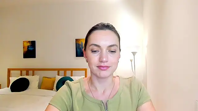 LovelyeeMia online show from 12-10-24, 03:22