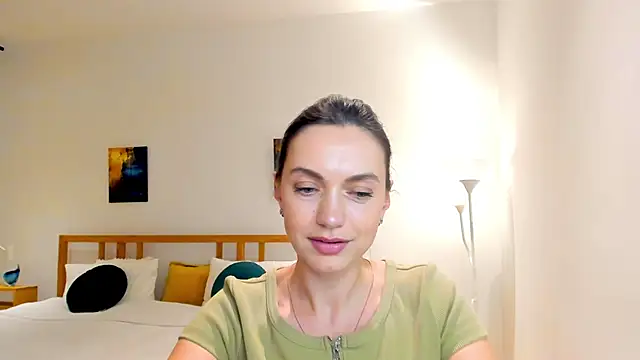 LovelyeeMia online show from 12-10-24, 06:28