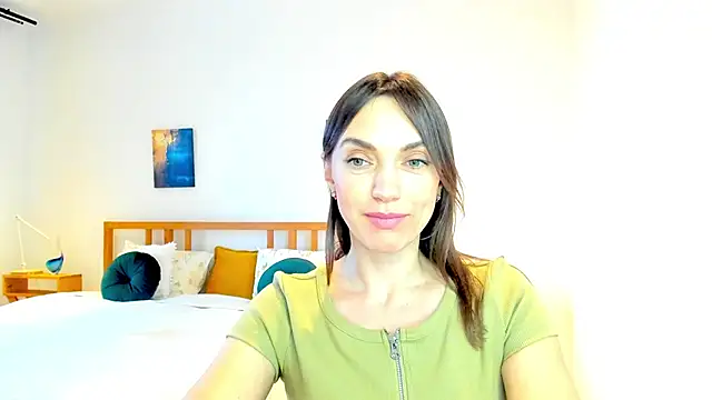 LovelyeeMia online show from 12-18-24, 12:18