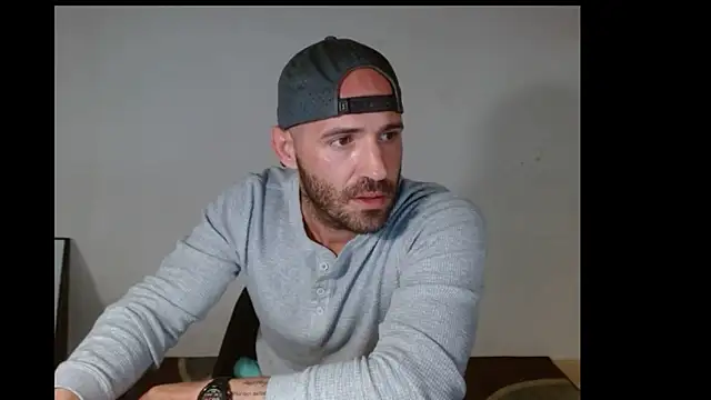 Snapshot of TheNakedPreacher chatting on 03-06-25, 01:35 TheNakedPreacher online show from 03-06-25, 01:35