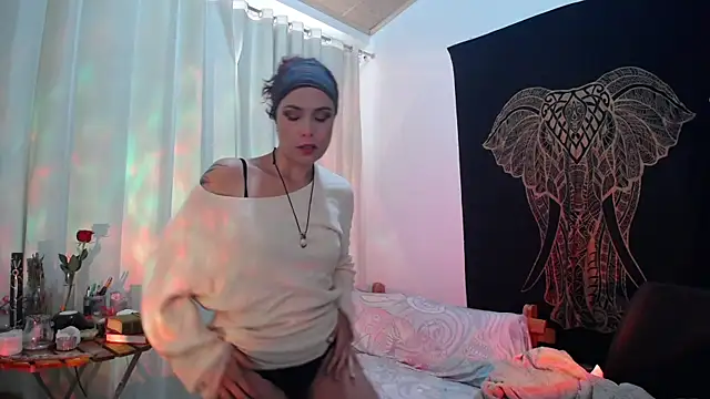 Snapshot of AmaRiv chatting on 02-26-25, 11:52 AmaRiv online show from 02-26-25, 11:52