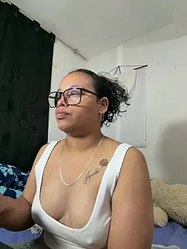 Snapshot of angela_angels_ chatting on 07-06-26, 01:02 angela angels online show from 07-06-26, 01:02