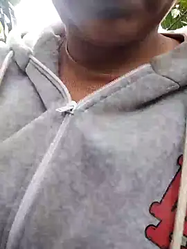 Snapshot of Betty20zx chatting on 02-24-25, 01:24 Betty20zx online show from 02-24-25, 01:24