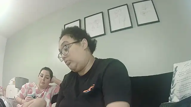 vanilla chocolate23 online show from 11-23-25, 11:54