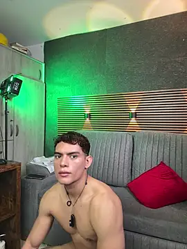 Snapshot of _EUFRATES_ chatting on 12-16-25, 11:43 EUFRATES online show from 12-16-25, 11:43