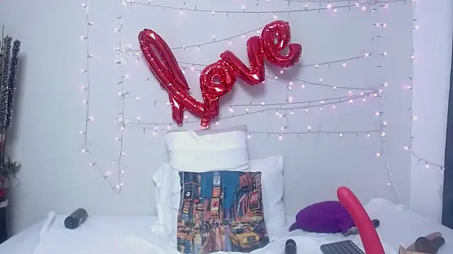 Nicol Love0 online show from 03-03-25, 08:00