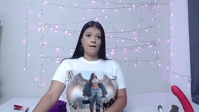 Nicol Love0 online show from 03-10-25, 10:48