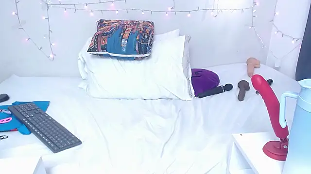 Nicol Love0 online show from 03-12-25, 07:59