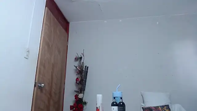 Nicol Love0 online show from 03-21-25, 02:07