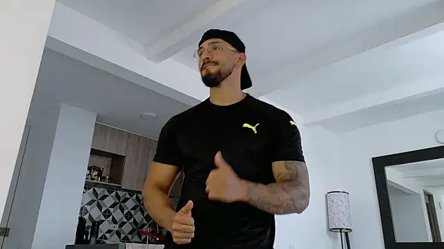 Snapshot of tony_muscle chatting on 02-12-26, 09:10 tony muscle online show from 02-12-26, 09:10