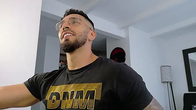 Snapshot of tony_muscle chatting on 02-15-26, 10:50 tony muscle online show from 02-15-26, 10:50