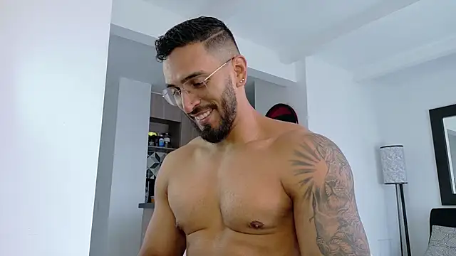 Snapshot of tony_muscle chatting on 02-27-26, 07:03 tony muscle online show from 02-27-26, 07:03