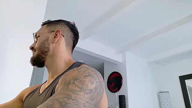 Snapshot of tony_muscle chatting on 03-06-26, 07:32 tony muscle online show from 03-06-26, 07:32