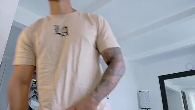 Snapshot of tony_muscle chatting on 03-07-26, 08:39 tony muscle online show from 03-07-26, 08:39