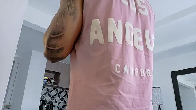 Snapshot of tony_muscle chatting on 03-09-26, 08:02 tony muscle online show from 03-09-26, 08:02