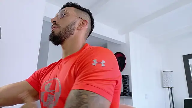 Snapshot of tony_muscle chatting on 03-16-26, 07:40 tony muscle online show from 03-16-26, 07:40