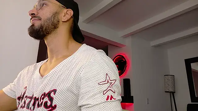 Snapshot of tony_muscle chatting on 03-21-26, 11:04 tony muscle online show from 03-21-26, 11:04