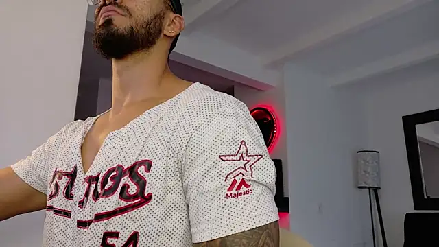 Snapshot of tony_muscle chatting on 03-25-26, 11:16 tony muscle online show from 03-25-26, 11:16