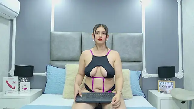 Snapshot of MadelineBeckert chatting on 03-18-26, 07:17 MadelineBeckert online show from 03-18-26, 07:17