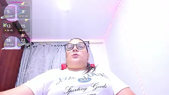 Snapshot of shantal_smith9 chatting on 02-14-26, 04:31 shantal smith9 online show from 02-14-26, 04:31