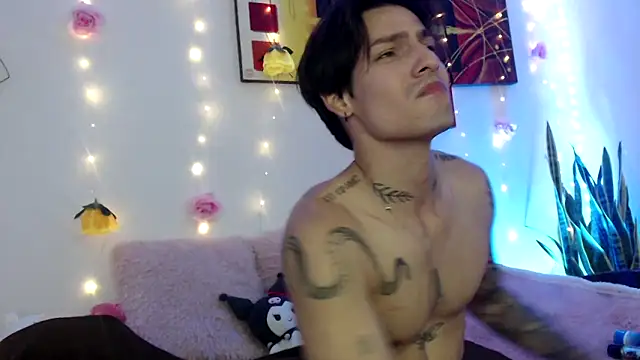 Snapshot of Apolo_Hidalgo01 chatting on 12-04-24, 03:43 Apolo Hidalgo01 online show from 12-04-24, 03:43