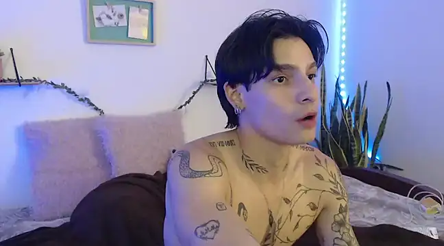 Snapshot of Apolo_Hidalgo01 chatting on 01-08-25, 04:00 Apolo Hidalgo01 online show from 01-08-25, 04:00
