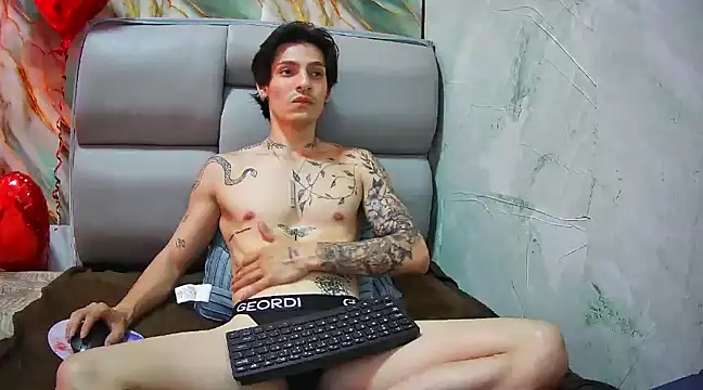 Snapshot of Apolo_Hidalgo01 chatting on 02-13-25, 04:39 Apolo Hidalgo01 online show from 02-13-25, 04:39