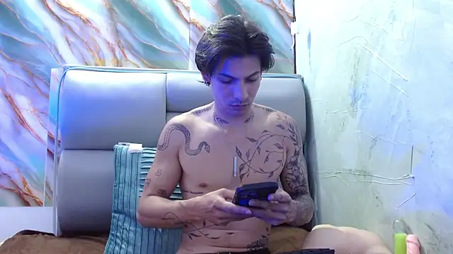 Snapshot of Apolo_Hidalgo01 chatting on 02-22-25, 04:51 Apolo Hidalgo01 online show from 02-22-25, 04:51