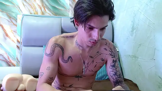 Snapshot of Apolo_Hidalgo01 chatting on 02-23-25, 05:39 Apolo Hidalgo01 online show from 02-23-25, 05:39