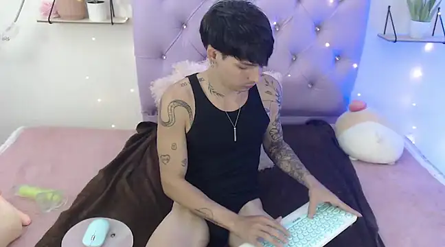 Snapshot of Apolo_Hidalgo01 chatting on 03-15-25, 10:00 Apolo Hidalgo01 online show from 03-15-25, 10:00