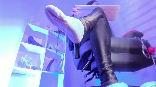 Snapshot of charlotte_joliedart chatting on 11-04-25, 10:03 charlotte joliedart online show from 11-04-25, 10:03