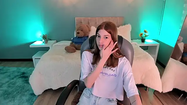 Nora Vennucci online show from 10-07-25, 07:00