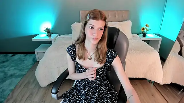 Nora Vennucci online show from 10-18-25, 06:41