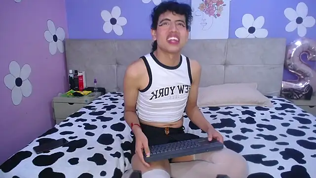 Snapshot of Eimyflorian chatting on 01-27-25, 02:46 Eimyflorian online show from 01-27-25, 02:46