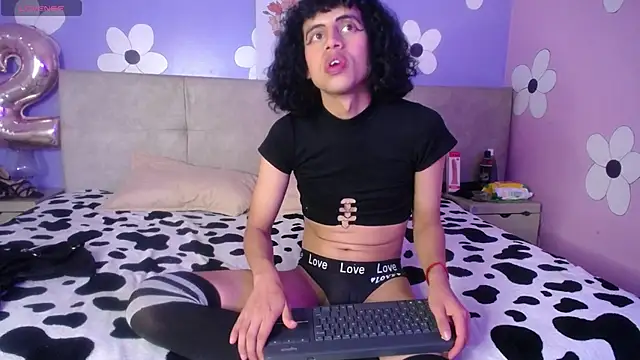 Snapshot of Eimyflorian chatting on 01-31-25, 05:53 Eimyflorian online show from 01-31-25, 05:53