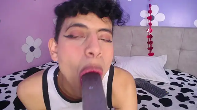 Snapshot of Eimyflorian chatting on 02-22-25, 02:52 Eimyflorian online show from 02-22-25, 02:52