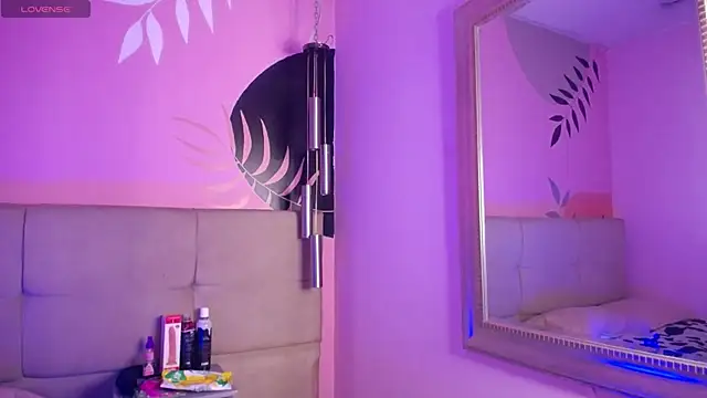 Snapshot of Eimyflorian chatting on 03-21-25, 02:51 Eimyflorian online show from 03-21-25, 02:51