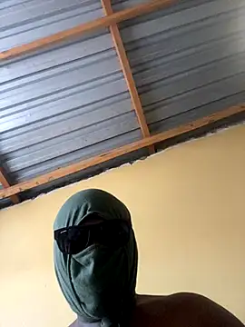 Snapshot of Tranzche chatting on 11-04-25, 10:03 Tranzche online show from 11-04-25, 10:03