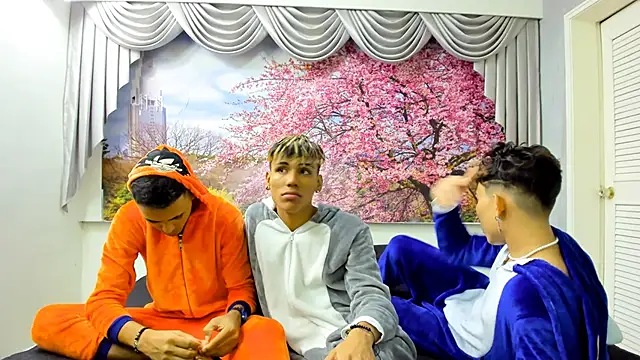 StrawwBoys online show from 12-12-24, 08:36