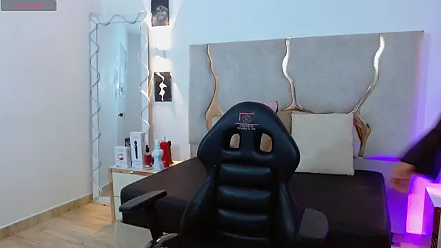 Daphnne tay online show from 09-23-25, 03:42