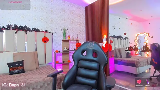 Daphnne tay online show from 10-15-25, 04:12